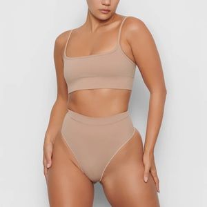 SKIMS Sculpting Mid Waist Thong Shapewear Clay 4X/5X
